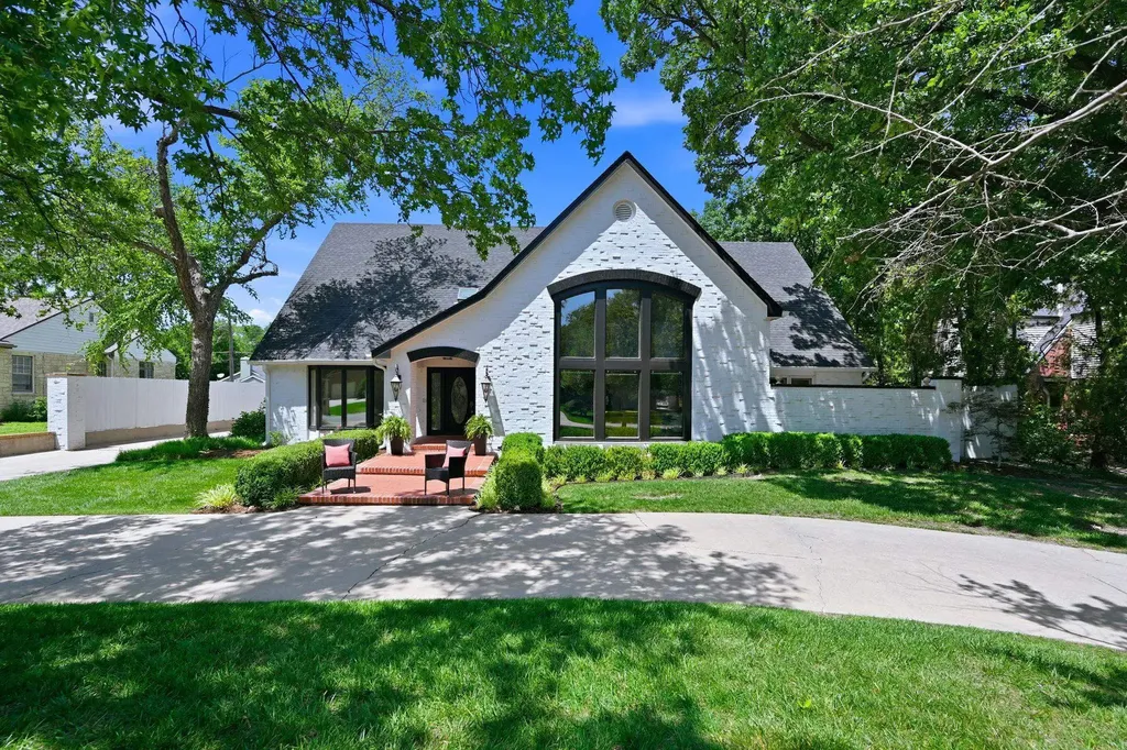 24 E Douglas Avenue Eastborough KS 67206
