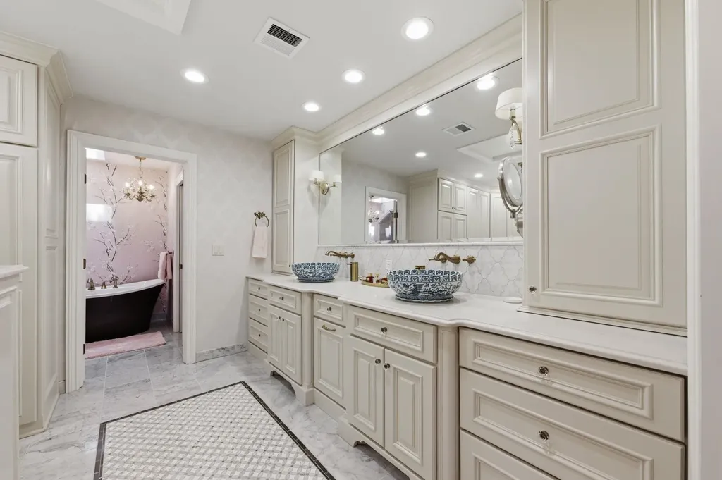24 E Douglas Avenue Eastborough KS 67206