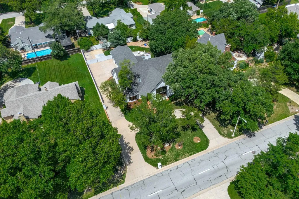 24 E Douglas Avenue Eastborough KS 67206