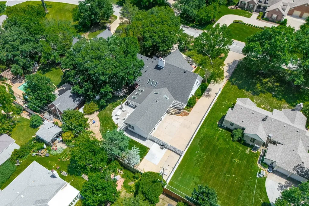 24 E Douglas Avenue Eastborough KS 67206
