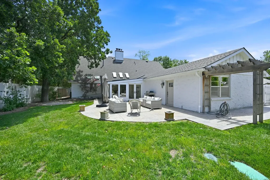 24 E Douglas Avenue Eastborough KS 67206