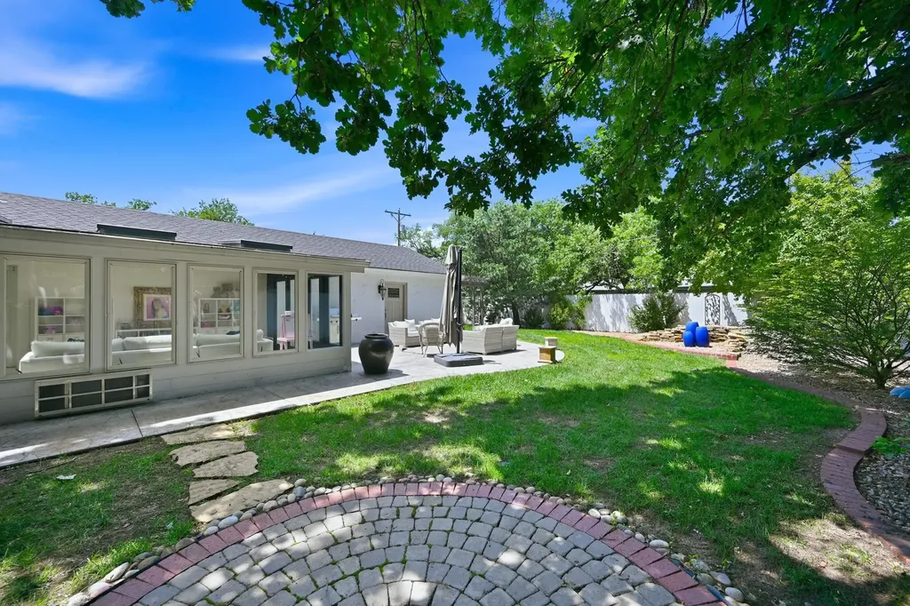 24 E Douglas Avenue Eastborough KS 67206