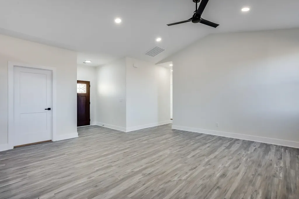 193 S Sycamore Drive Valley Center KS 67147