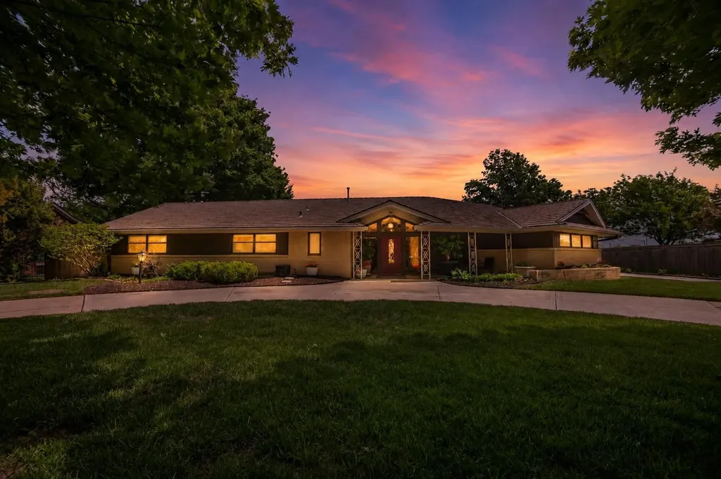 68 S Mission Road Eastborough KS 67207-1033