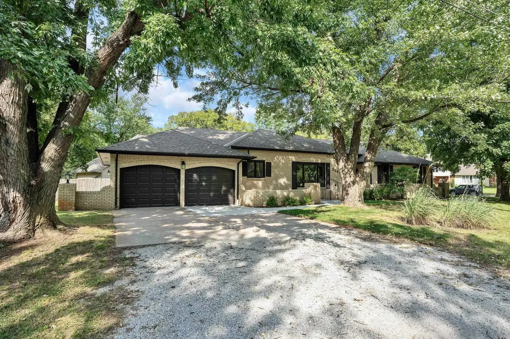 3249 N Hood Court Wichita KS 67204