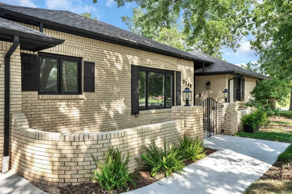 3249 N Hood Court Wichita KS 67204