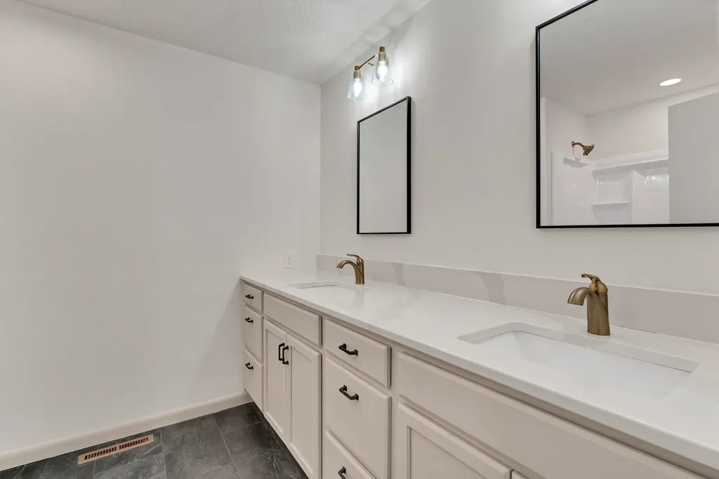 3249 N Hood Court Wichita KS 67204