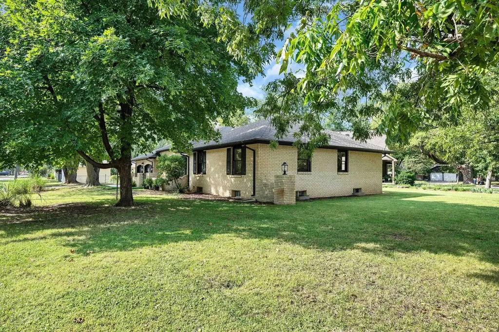 3249 N Hood Court Wichita KS 67204