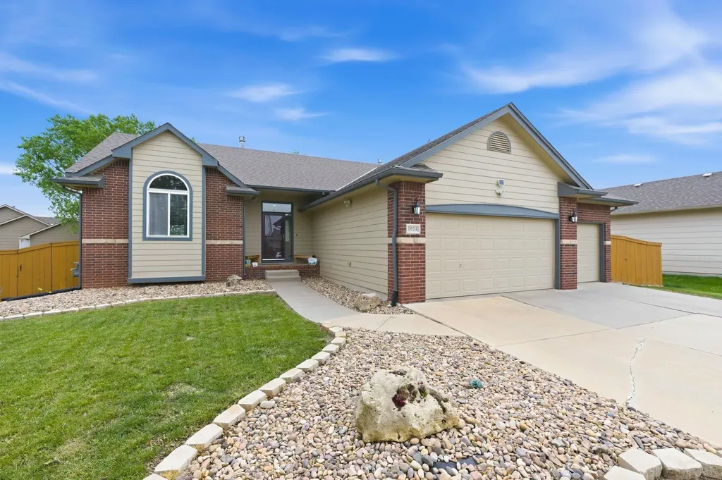 1024 N Crest Street Wichita KS 67206