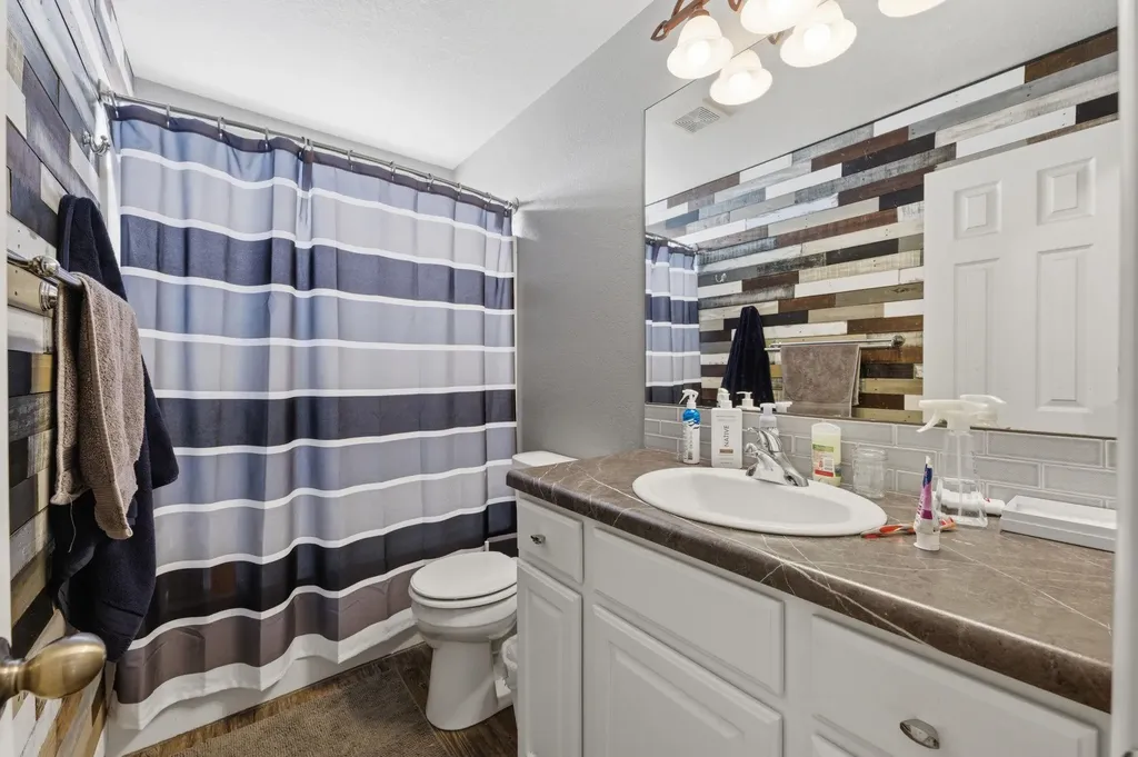 1024 N Crest Street Wichita KS 67206