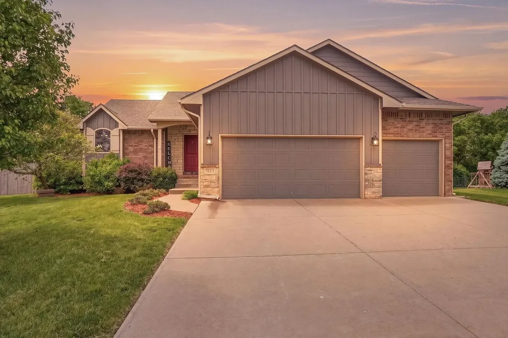 2615 N Woodridge Court Wichita KS 67226