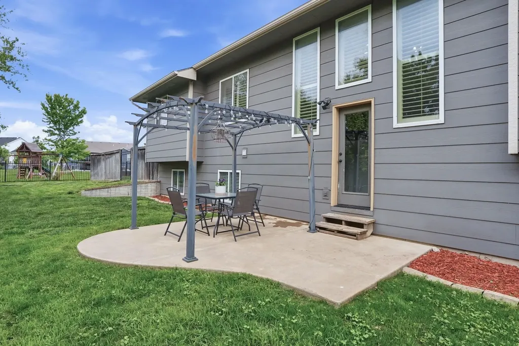 2615 N Woodridge Court Wichita KS 67226