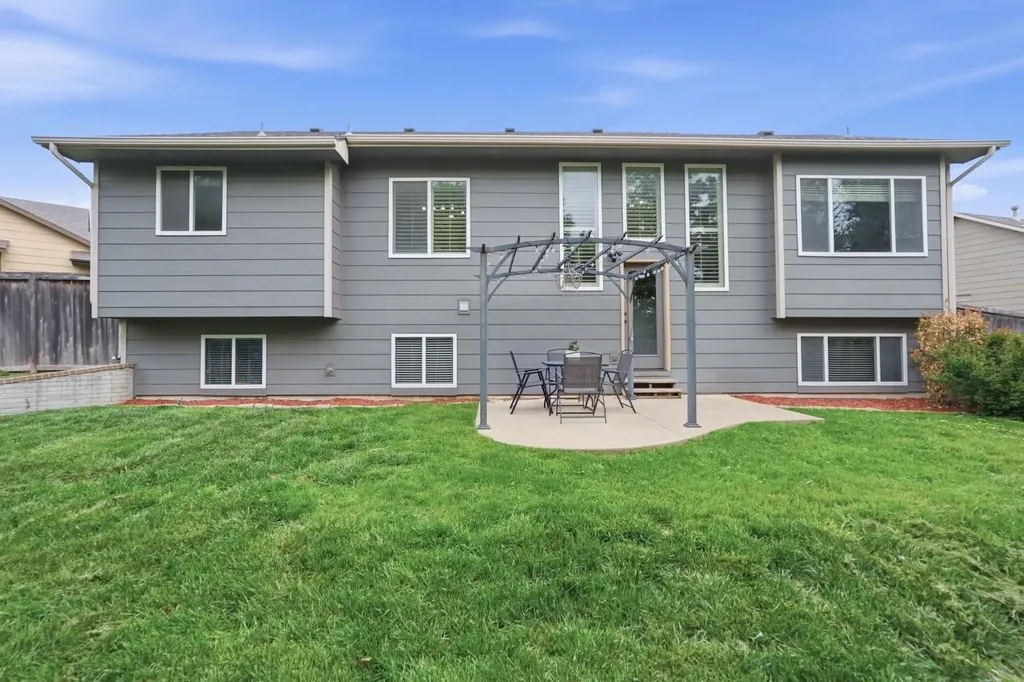 2615 N Woodridge Court Wichita KS 67226