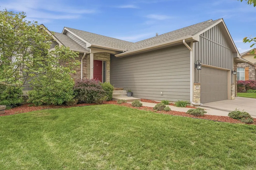 2615 N Woodridge Court Wichita KS 67226