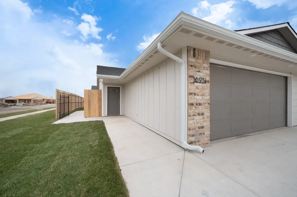 16802 W Lawson Goddard KS 67052