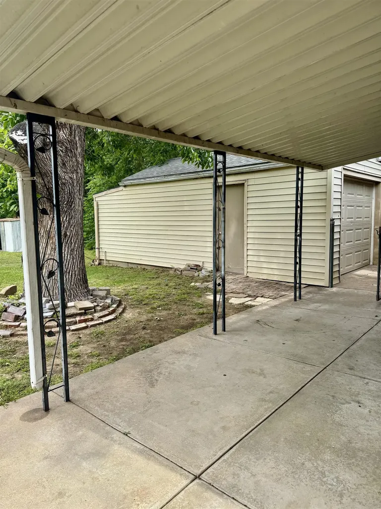 1707 S Erie Wichita KS 67211