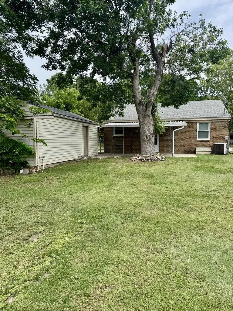 1707 S Erie Wichita KS 67211
