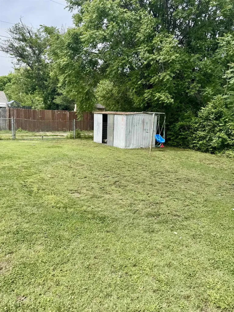 1707 S Erie Wichita KS 67211