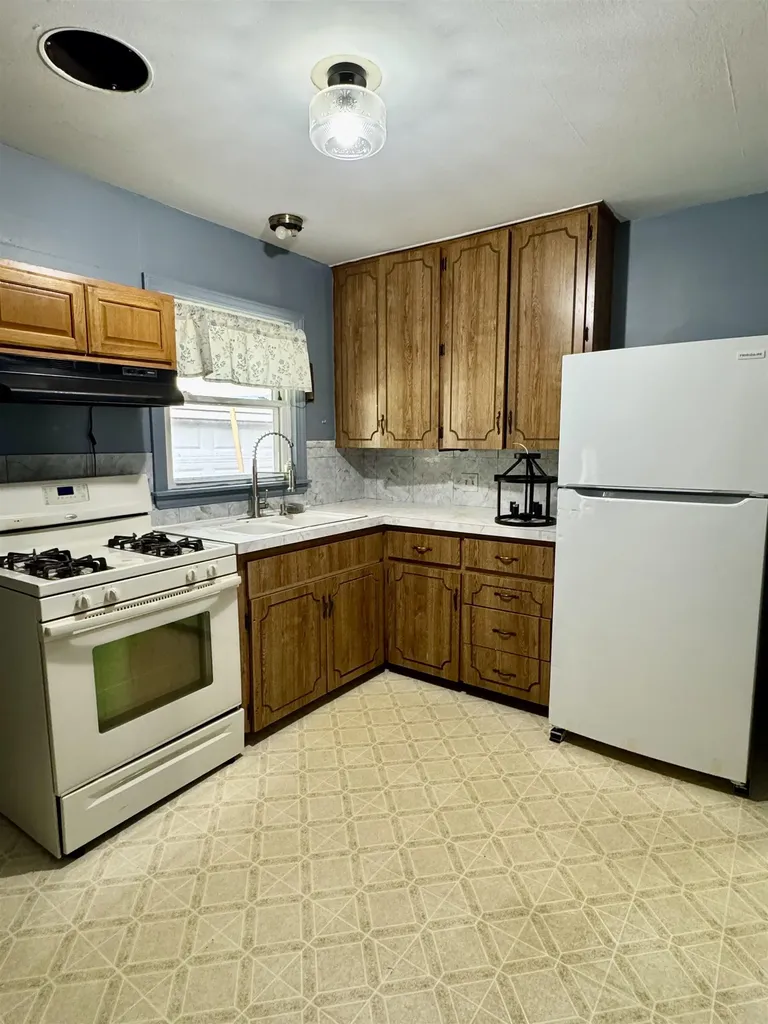 1707 S Erie Wichita KS 67211