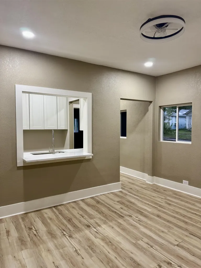 1502 E 2nd Winfield KS 67156
