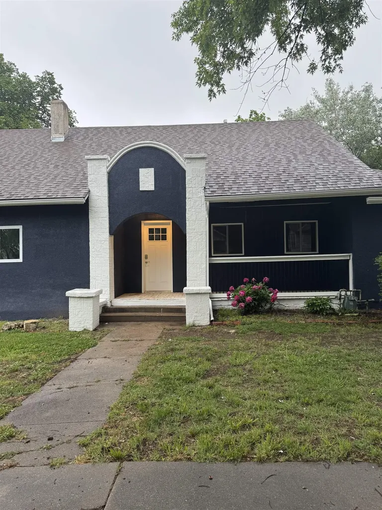 1502 E 2nd Winfield KS 67156