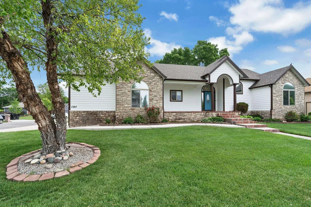 1307 W Hannah Lane Haysville KS 67060