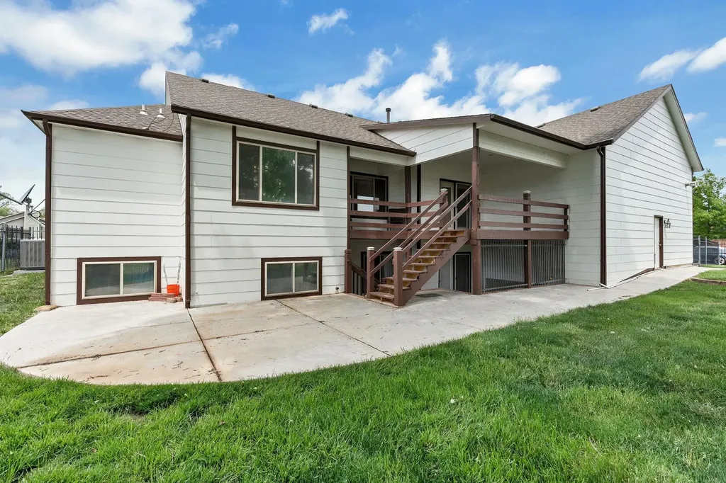 1307 W Hannah Lane Haysville KS 67060