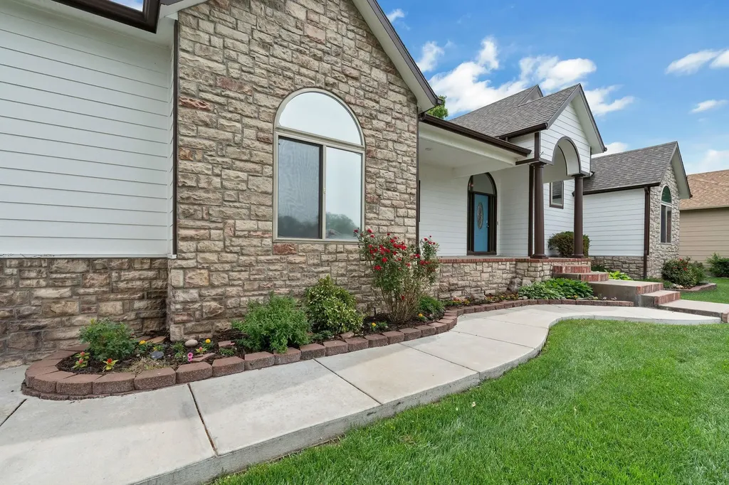 1307 W Hannah Lane Haysville KS 67060