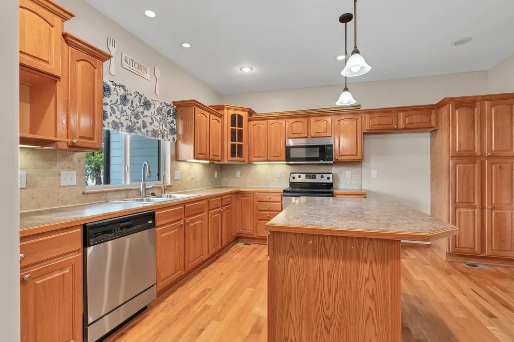 1307 W Hannah Lane Haysville KS 67060
