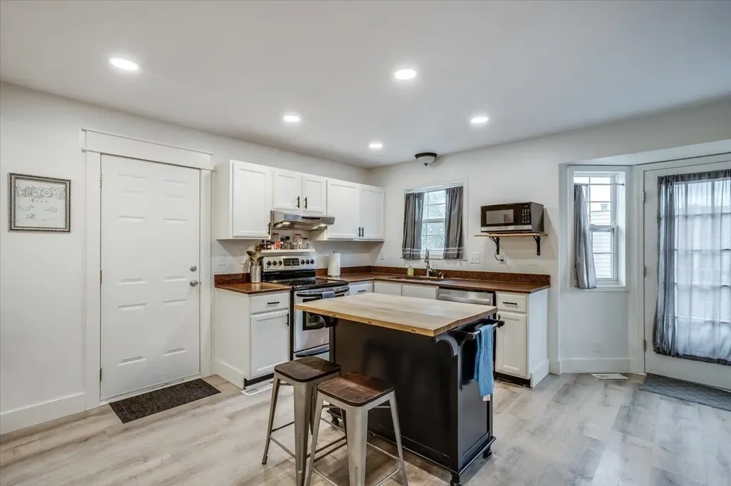 4326 N Mission Street Bel Aire KS 67226-1443