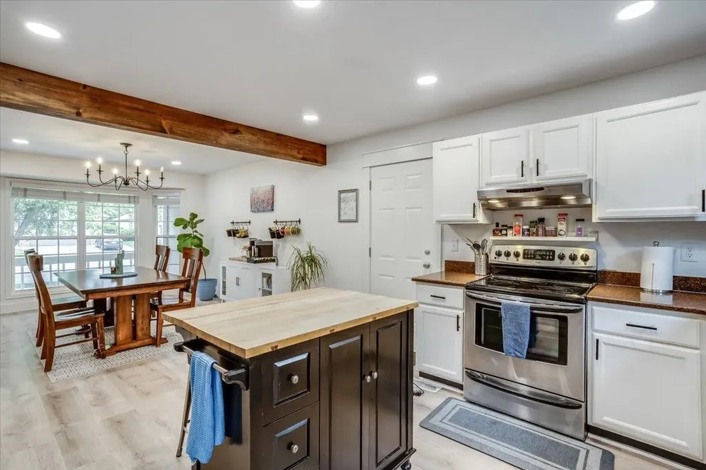 4326 N Mission Street Bel Aire KS 67226-1443