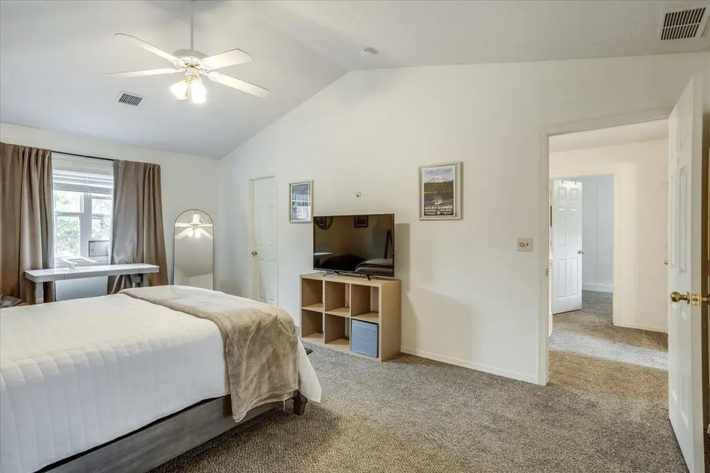 4326 N Mission Street Bel Aire KS 67226-1443