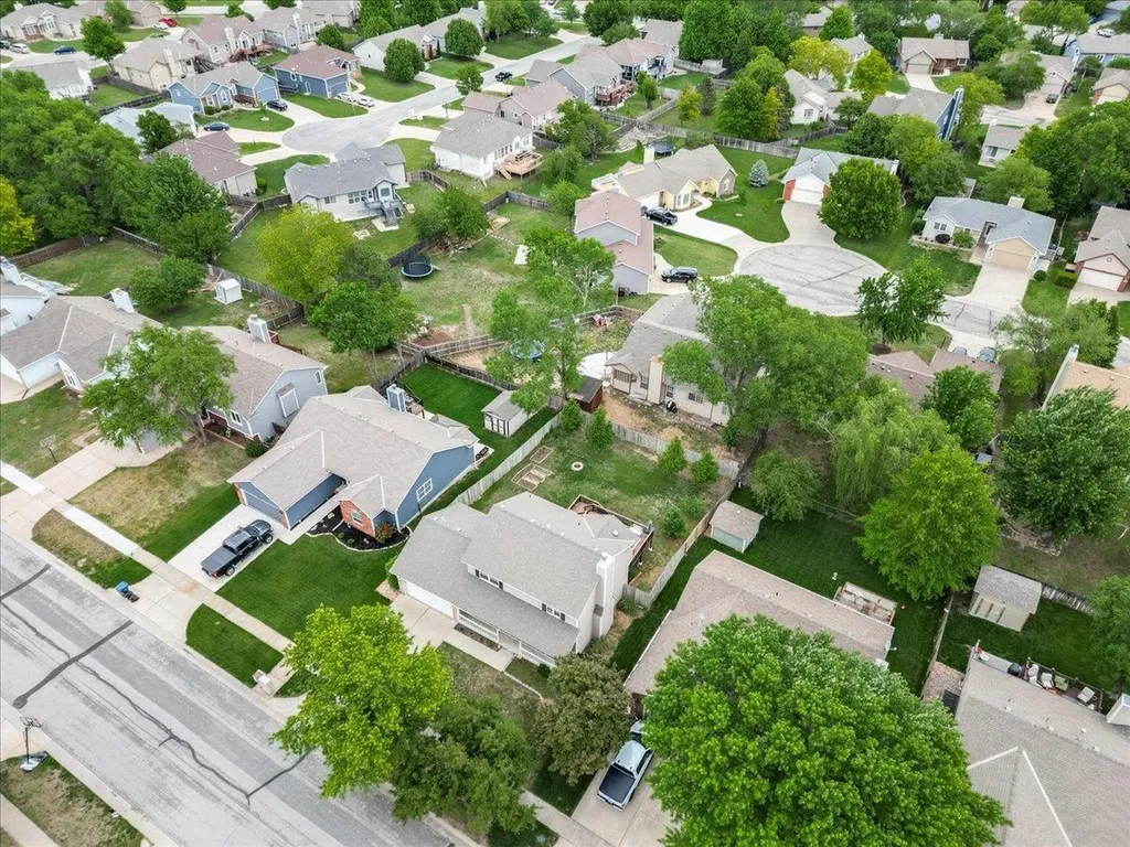 4326 N Mission Street Bel Aire KS 67226-1443