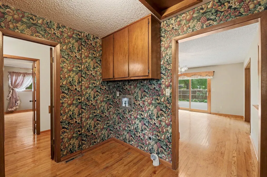 1322 N Lakeview Drive Derby KS 67037
