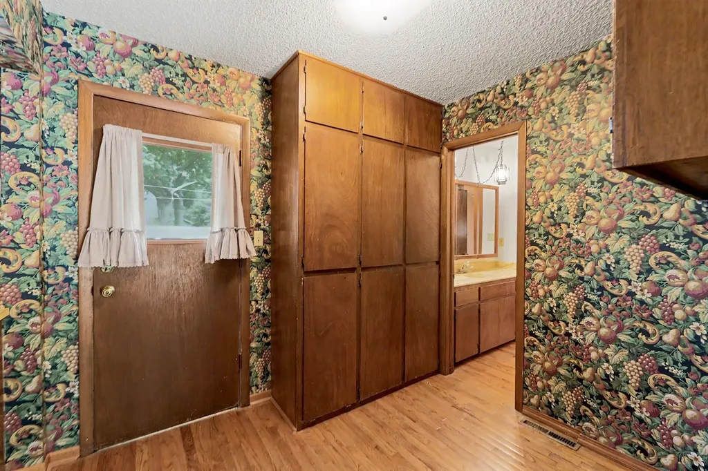 1322 N Lakeview Drive Derby KS 67037