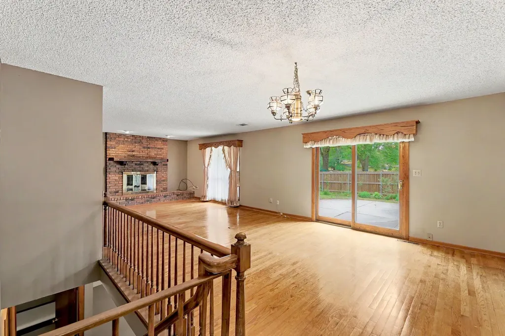 1322 N Lakeview Drive Derby KS 67037