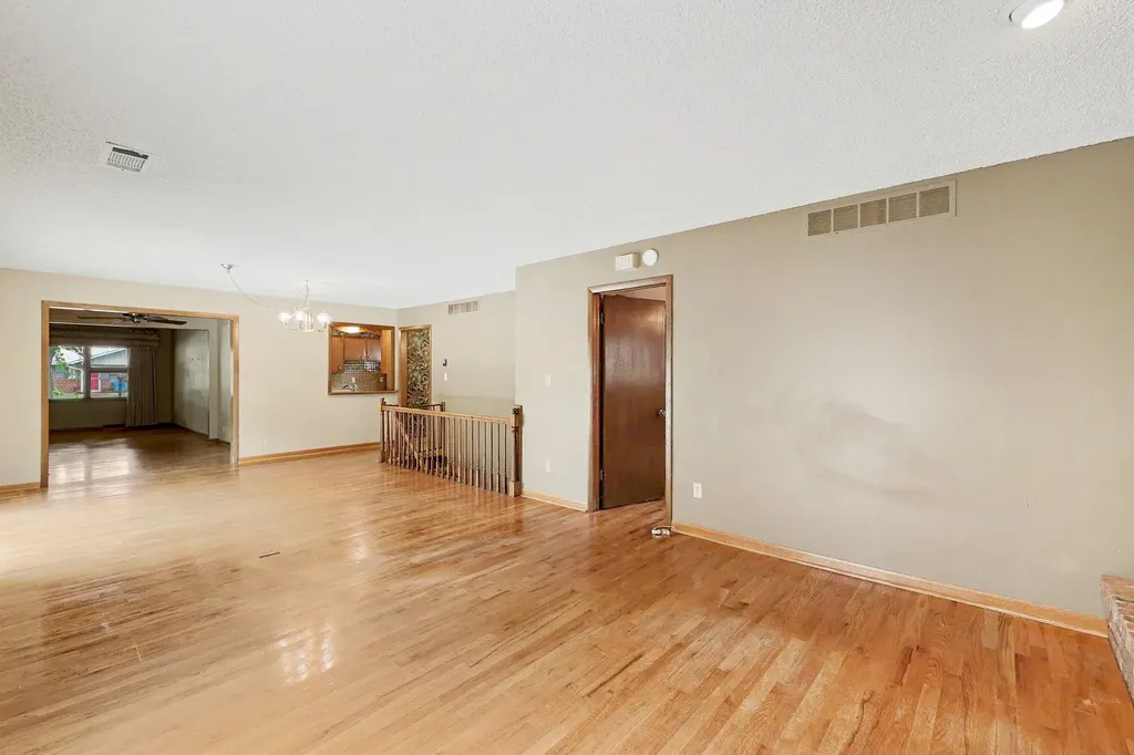 1322 N Lakeview Drive Derby KS 67037