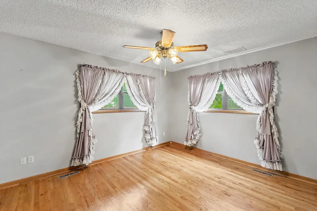 1322 N Lakeview Drive Derby KS 67037