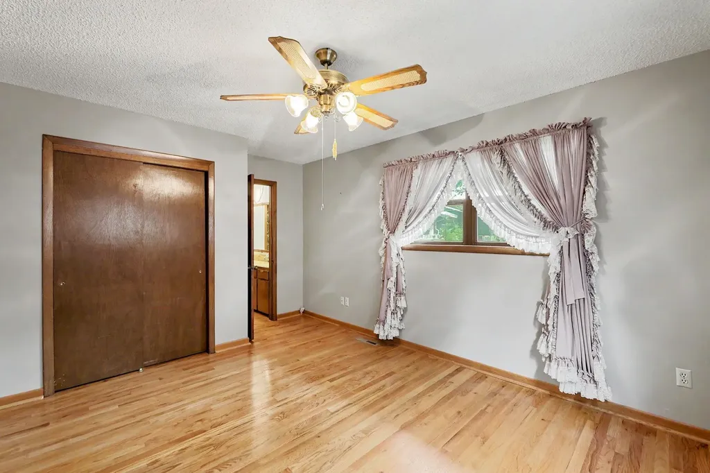 1322 N Lakeview Drive Derby KS 67037
