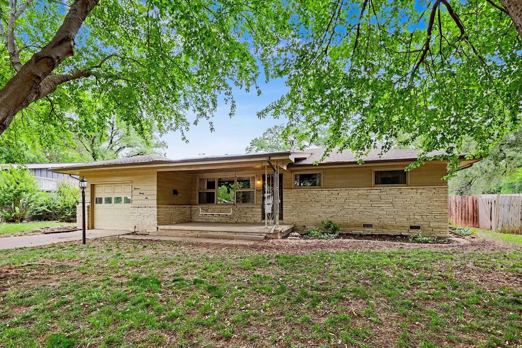1322 N Lakeview Drive Derby KS 67037