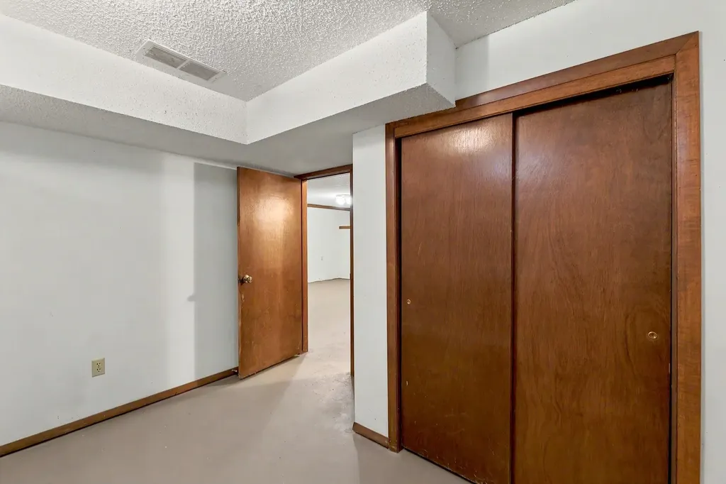 1322 N Lakeview Drive Derby KS 67037