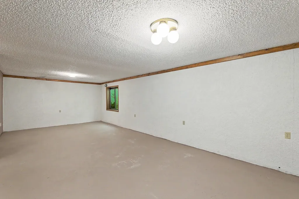 1322 N Lakeview Drive Derby KS 67037