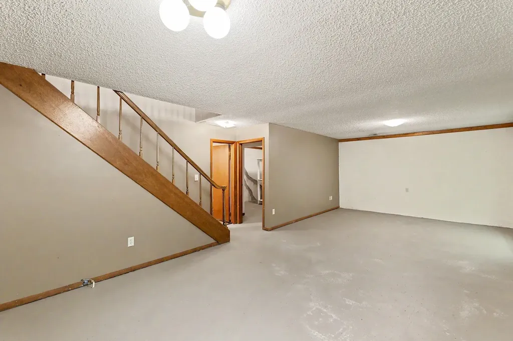 1322 N Lakeview Drive Derby KS 67037