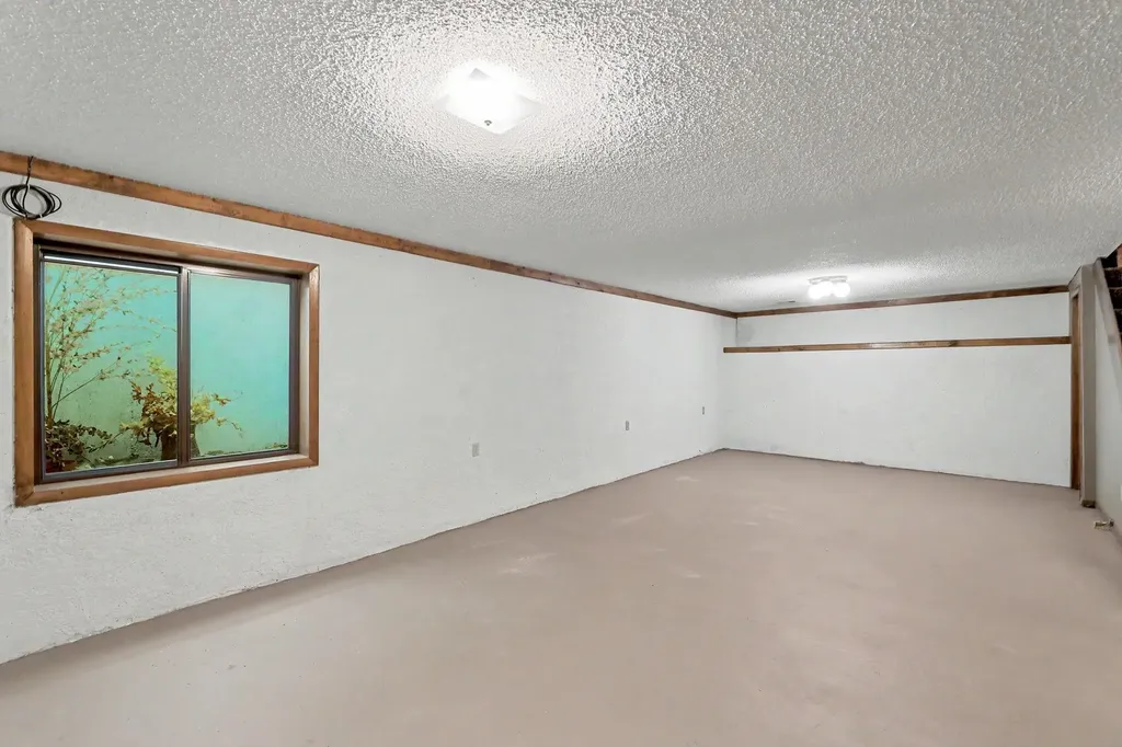 1322 N Lakeview Drive Derby KS 67037