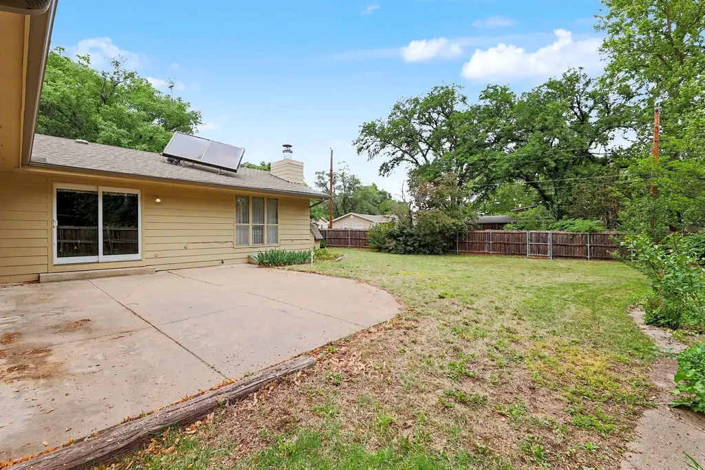 1322 N Lakeview Drive Derby KS 67037