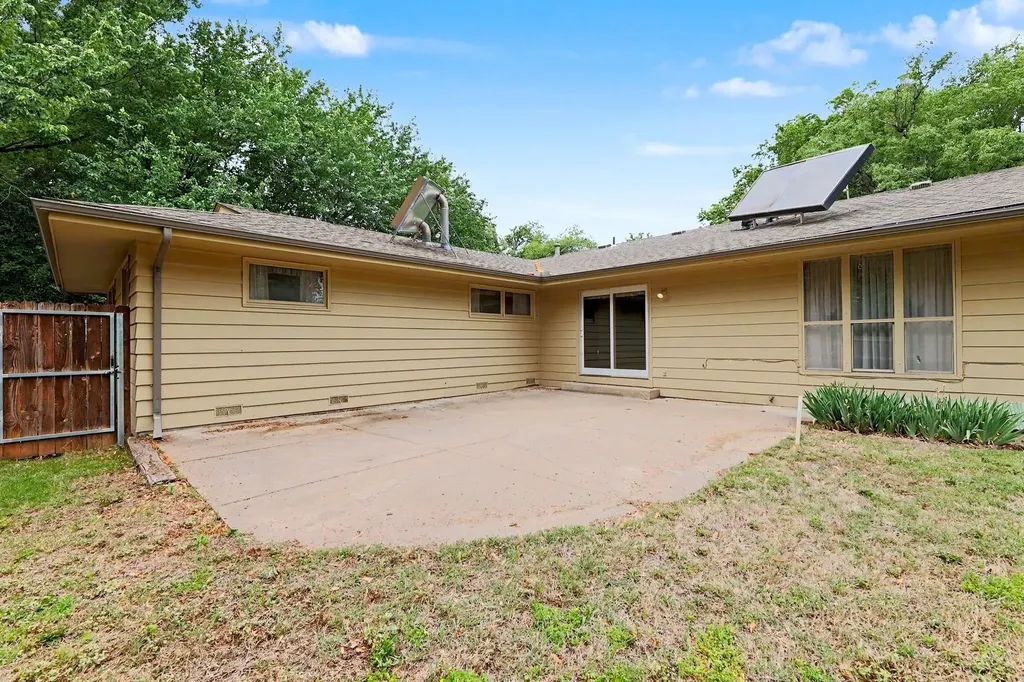 1322 N Lakeview Drive Derby KS 67037