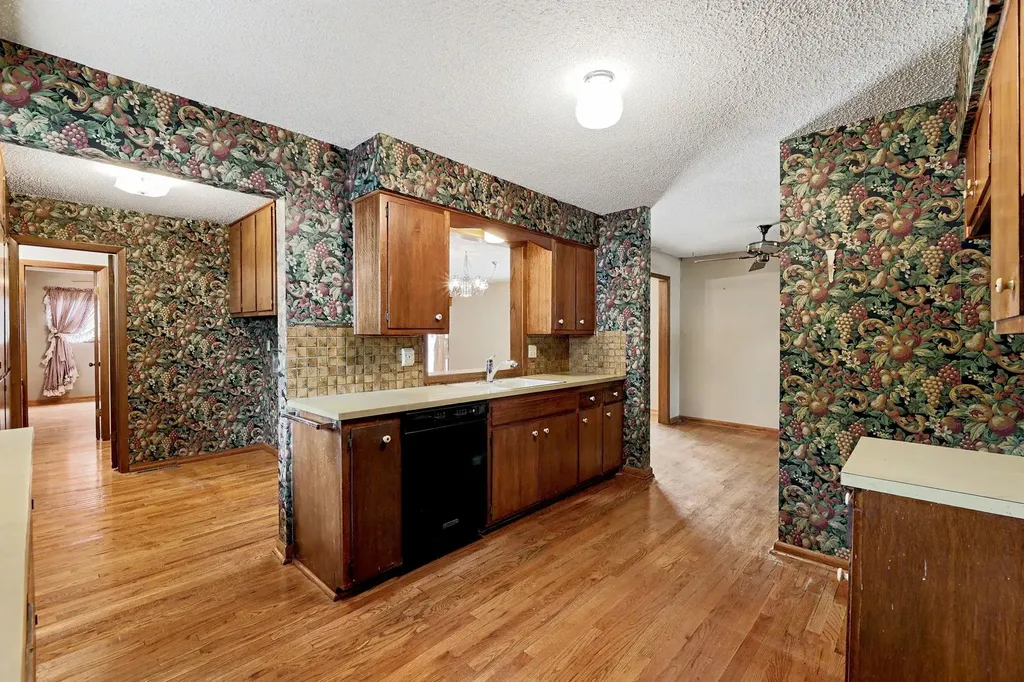 1322 N Lakeview Drive Derby KS 67037