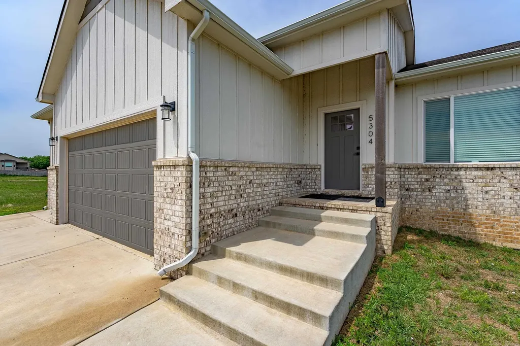 5304 W 46th Street S Wichita KS 67215-5201