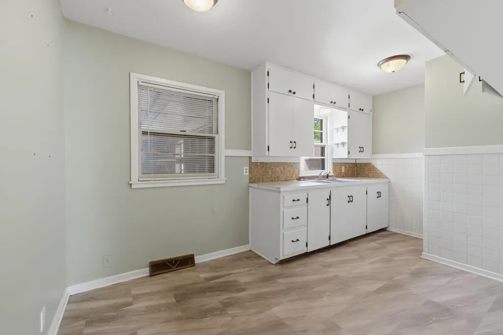 1202 E Del Mar Street Wichita KS 67216