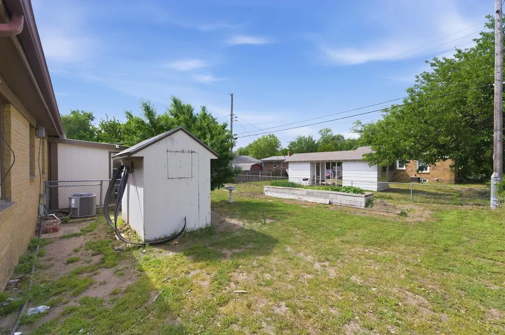 1202 E Del Mar Street Wichita KS 67216